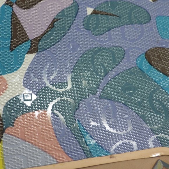 Guess Wristlet/ Clutch/ Purse Vegan Colorful Abstract Print - Picture 6 of 7